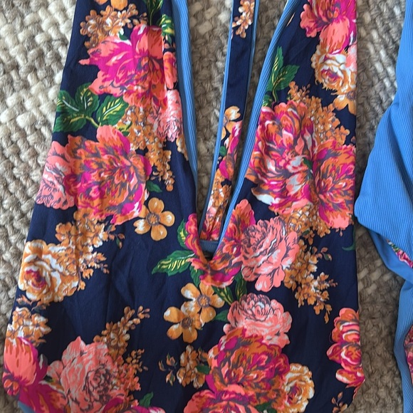 Maaji Floral and Blue Swimsuit reversible plunge - Picture 6 of 9